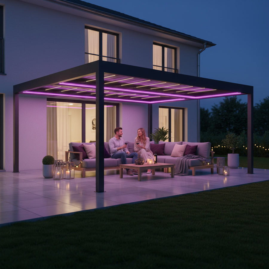 SkyPergola SkyGrand Master Aluminium-Pergola 5x5m Anthrazit mit RGB-Beleuchtung, Terrasse am Abend